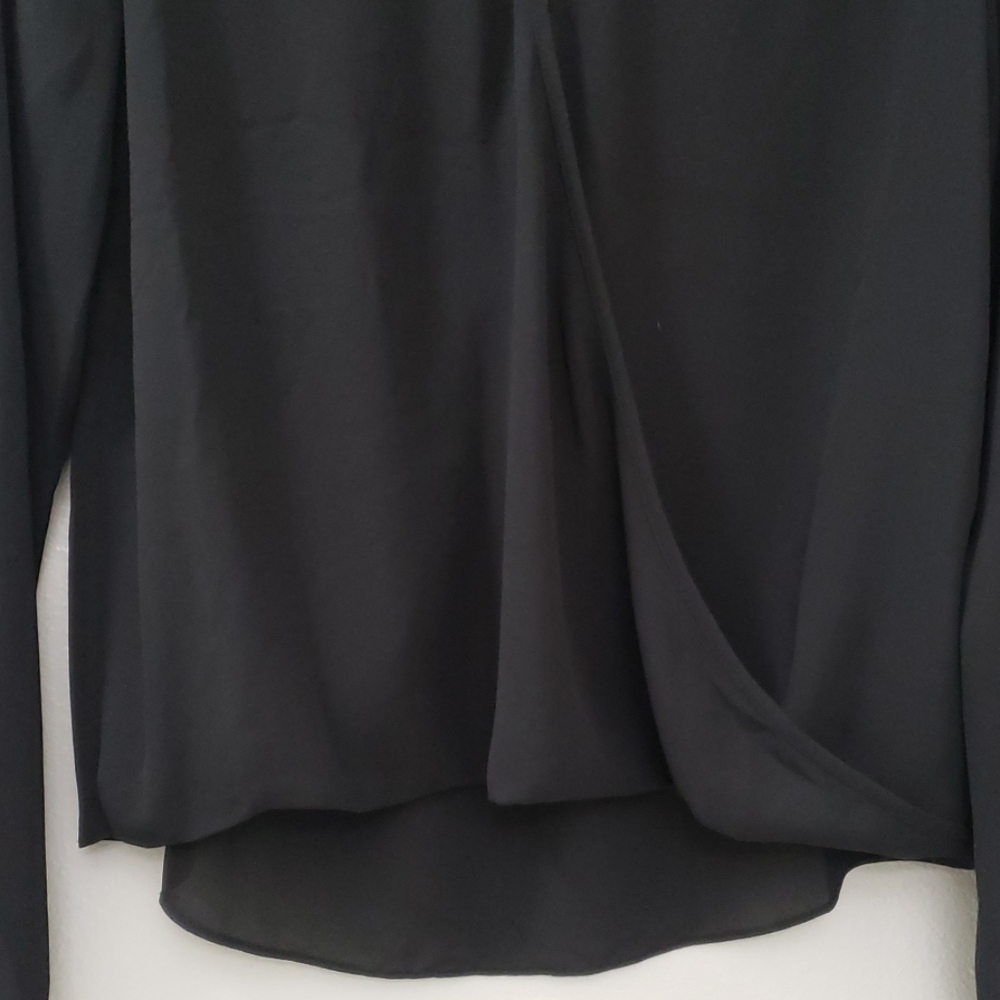 Black Guess Top - Picture 5 of 5